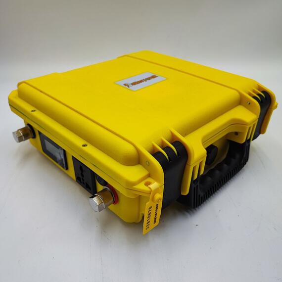 Аккумулятор BatteryCraft Lifepo4 12V 63Ah BMS 100 A cо встроенным Инвертором 300в c Bluetooth (желтый корпус), фото , изображение 2