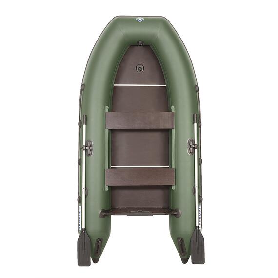 Лодка моторная килевая Лоцман 320 ЖС зеленый, Цвет: Зелёный, Материал: Армированный ПВХ, Kоличество гермоотсеков: 3, Крепление сиденья: ликтрос-ликпаз, Вес лодки: 21, Фиксатор канистры бензина: Да, Высота кокпита (см): 31, Усиление баллона под стрингер: Да, Усиление дна по килю: ПВХ профиль 60 мм., Усиление дна по баллонам: ПВХ профиль 60 мм., Сливной клапан: Да, Транец жесткий. Толщина: 18, Транец жесткий. Высота: 390, Ручка шкипера: Да, Вид пайола: жесткая слань, фото , изображение 2