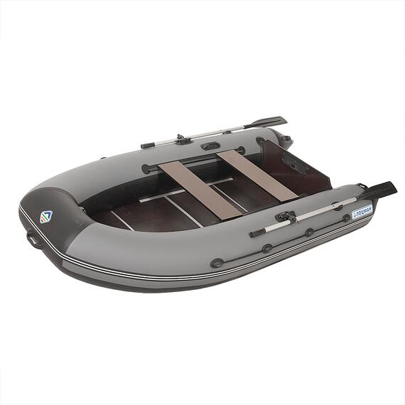 Лодка моторная килевая Лоцман 300 ЖС серый/черный, Цвет: серый/черный, Материал: Армированный ПВХ, Kоличество гермоотсеков: 3, Крепление сиденья: ликтрос-ликпаз, Вес лодки: 19, Фиксатор канистры бензина: Да, Высота кокпита (см): 31, Усиление баллона под стрингер: Да, Усиление дна по килю: ПВХ профиль 60 мм., Усиление дна по баллонам: ПВХ профиль 60 мм., Сливной клапан: Да, Транец жесткий. Толщина: 18, Транец жесткий. Высота: 390, Ручка шкипера: Да, Вид пайола: жесткая слань, фото 