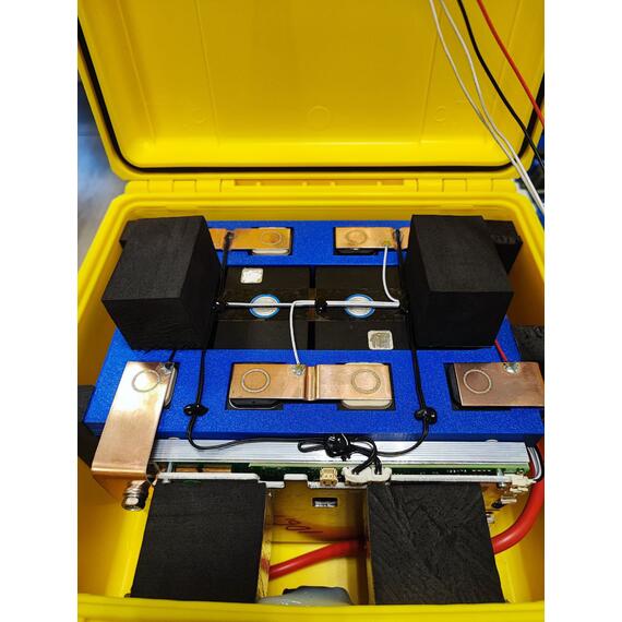 Аккумулятор BatteryCraft Lifepo4 12V 105Ah BMS 100 A c Bluetooth (желтый корпус), фото , изображение 6